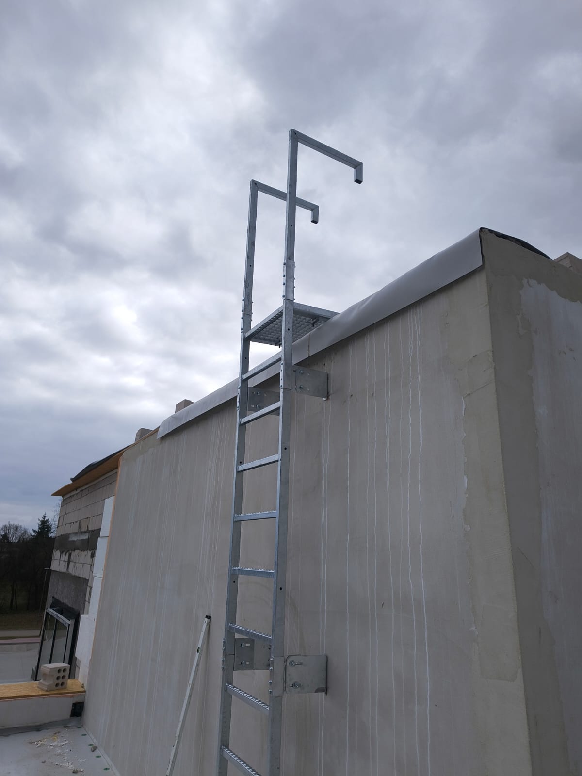 Realizacja drabiny ewakuacyjnej