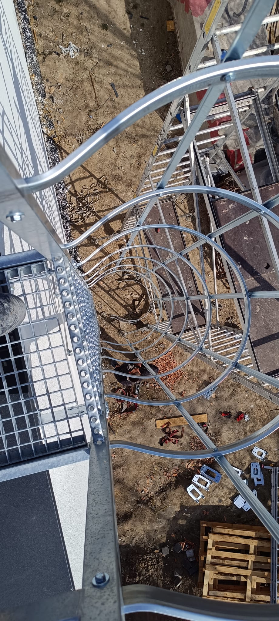 Realizacja drabiny ewakuacyjnej