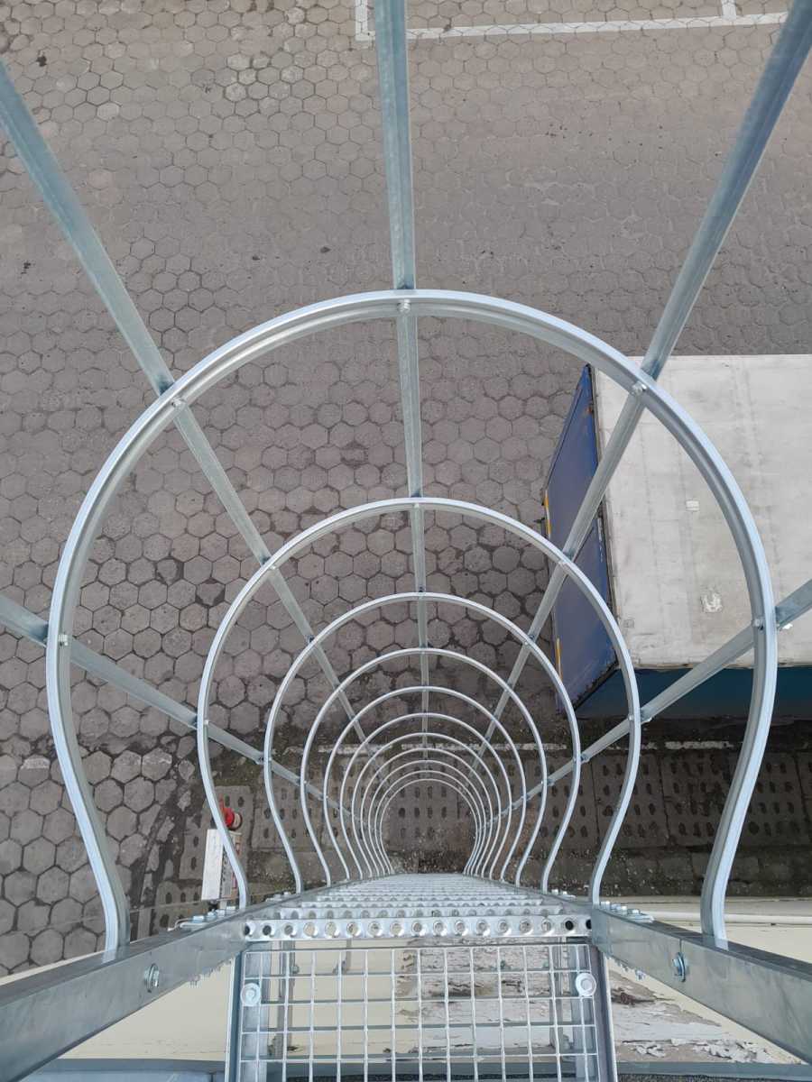 Kosz ochronny drabiny